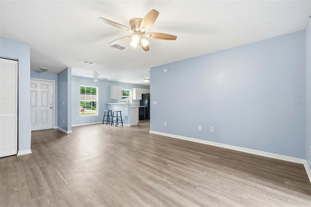 En Venta: $249,000 (3 camas, 2 baños, 1275 Pies cuadrados)