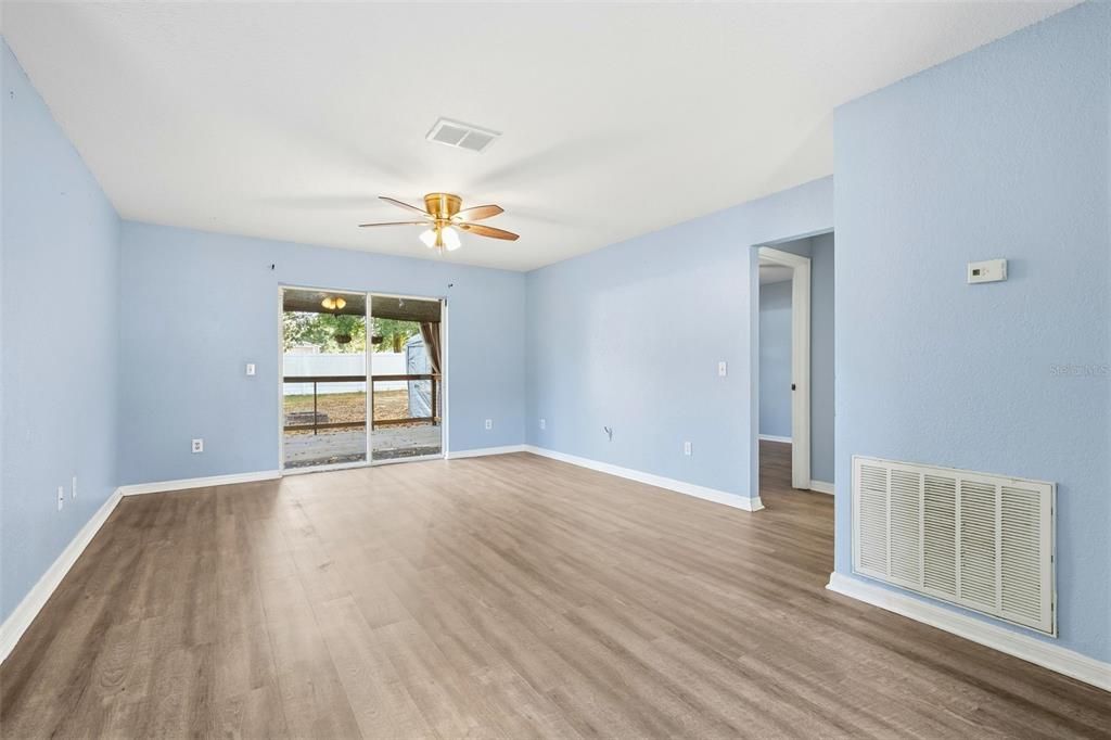 En Venta: $249,000 (3 camas, 2 baños, 1275 Pies cuadrados)