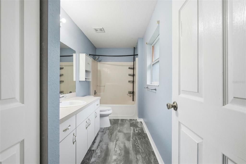 En Venta: $249,000 (3 camas, 2 baños, 1275 Pies cuadrados)