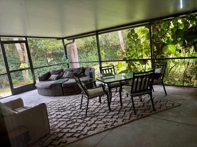 For Sale: $189,700 (1 beds, 1 baths, 953 Square Feet)