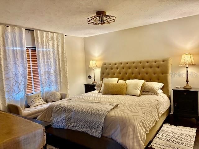 For Sale: $189,700 (1 beds, 1 baths, 953 Square Feet)