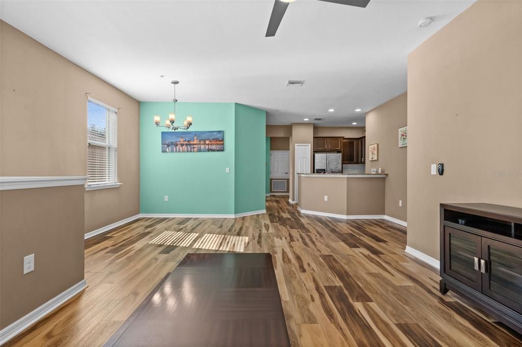 В аренду: $2,050 (3 спален, 2 ванн, 1417 Квадратных фут)