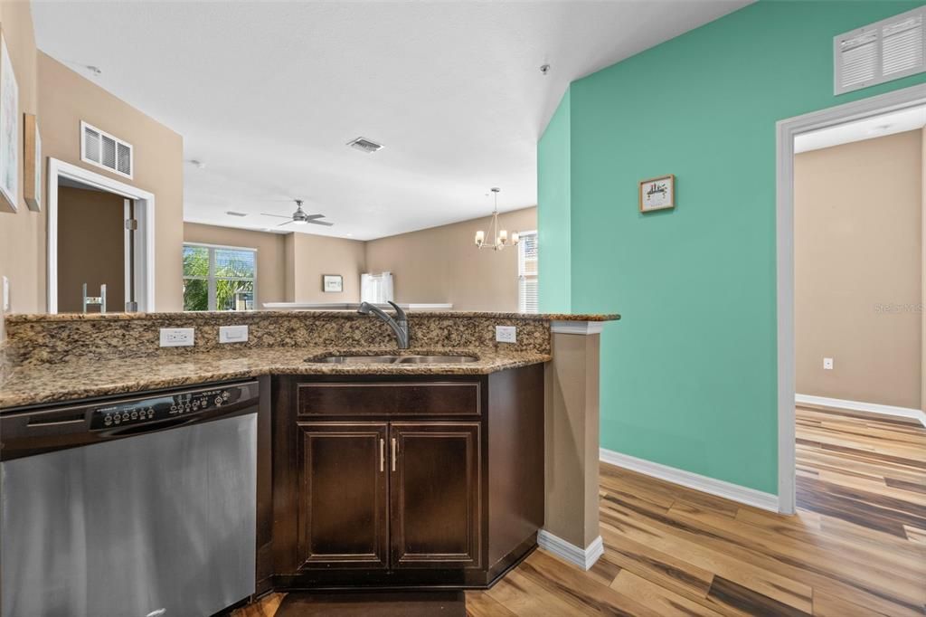 В аренду: $2,050 (3 спален, 2 ванн, 1417 Квадратных фут)