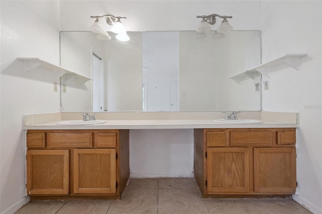 На продажу: $534,900 (4 спален, 2 ванн, 2034 Квадратных фут)