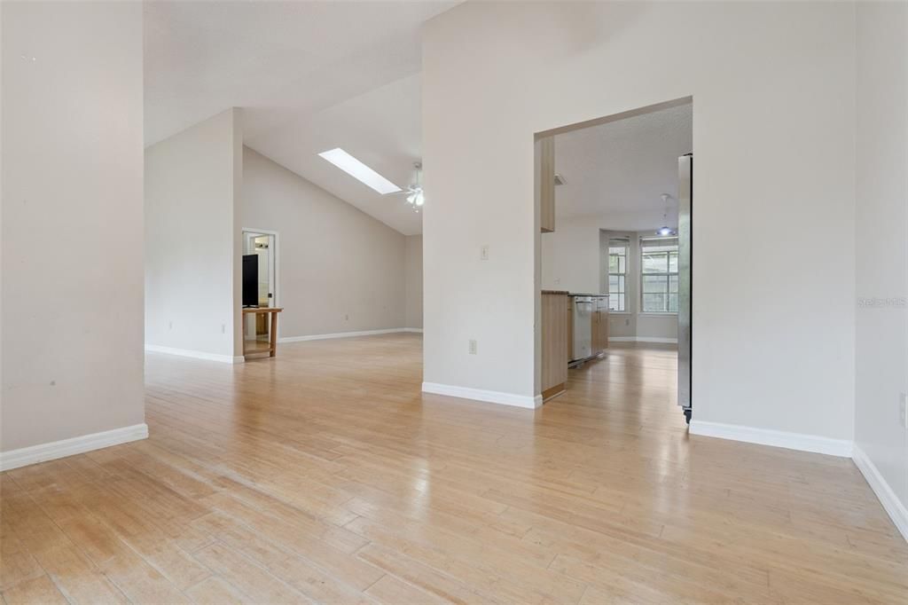 На продажу: $534,900 (4 спален, 2 ванн, 2034 Квадратных фут)