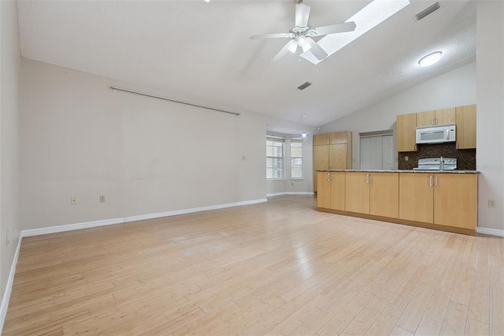 На продажу: $534,900 (4 спален, 2 ванн, 2034 Квадратных фут)