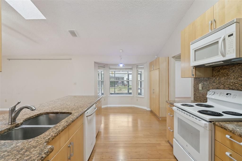 На продажу: $534,900 (4 спален, 2 ванн, 2034 Квадратных фут)