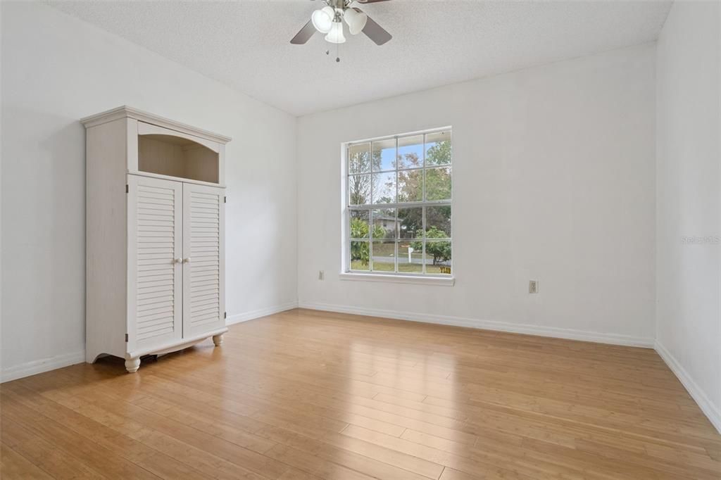 На продажу: $534,900 (4 спален, 2 ванн, 2034 Квадратных фут)