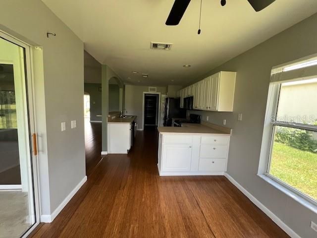 待售: $225,000 (3 贝兹, 2 浴室, 1646 平方英尺)