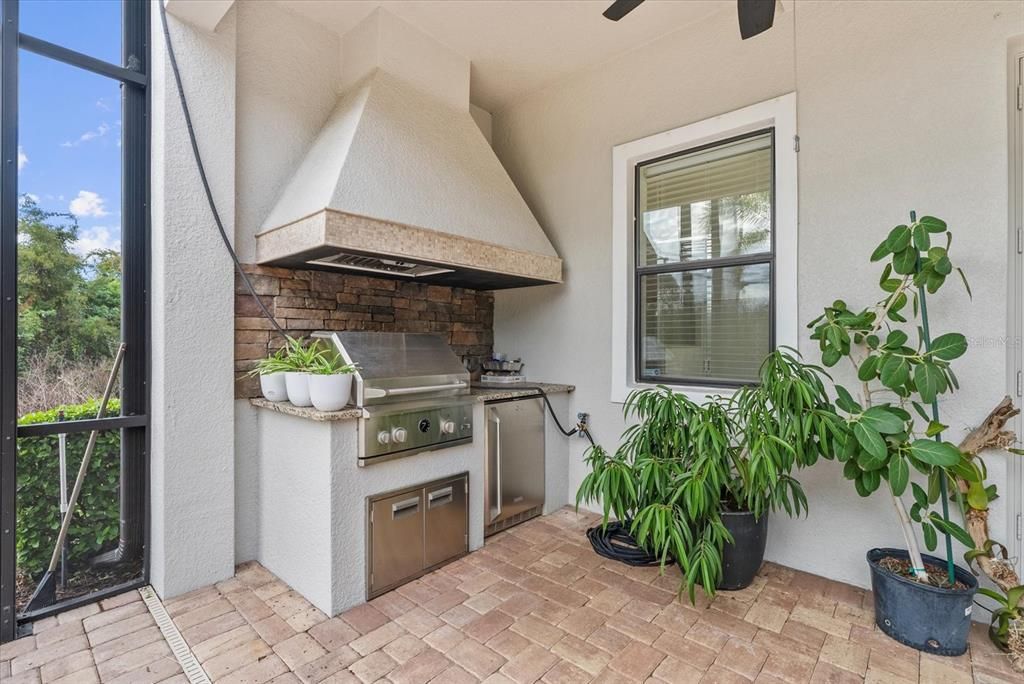 For Sale: $1,190,000 (6 beds, 4 baths, 3930 Square Feet)