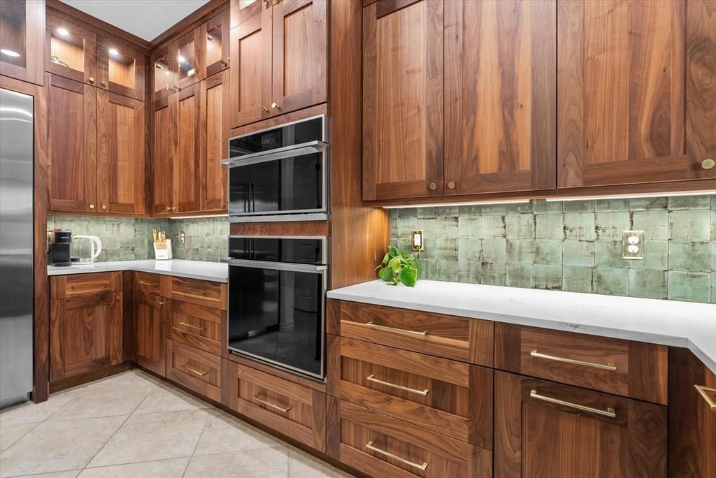 For Sale: $1,190,000 (6 beds, 4 baths, 3930 Square Feet)