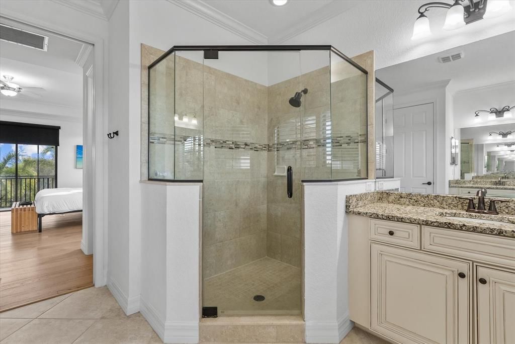 For Sale: $1,190,000 (6 beds, 4 baths, 3930 Square Feet)