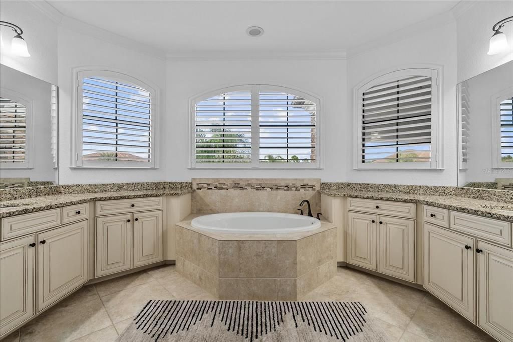 For Sale: $1,190,000 (6 beds, 4 baths, 3930 Square Feet)