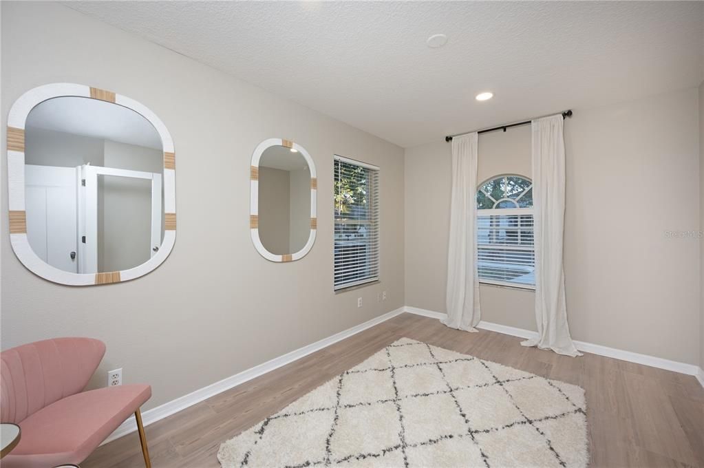 Под контрактом: $799,900 (6 спален, 3 ванн, 2788 Квадратных фут)