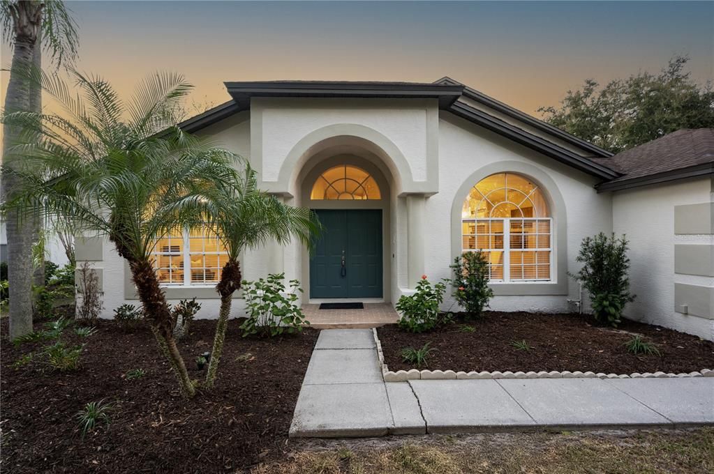 Под контрактом: $799,900 (6 спален, 3 ванн, 2788 Квадратных фут)