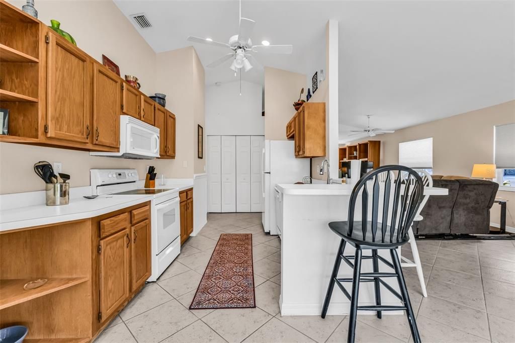 На продажу: $265,000 (2 спален, 2 ванн, 1449 Квадратных фут)