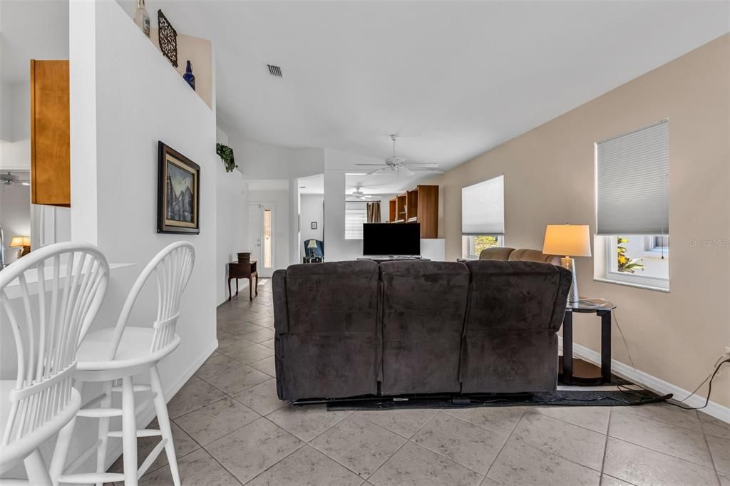 На продажу: $265,000 (2 спален, 2 ванн, 1449 Квадратных фут)