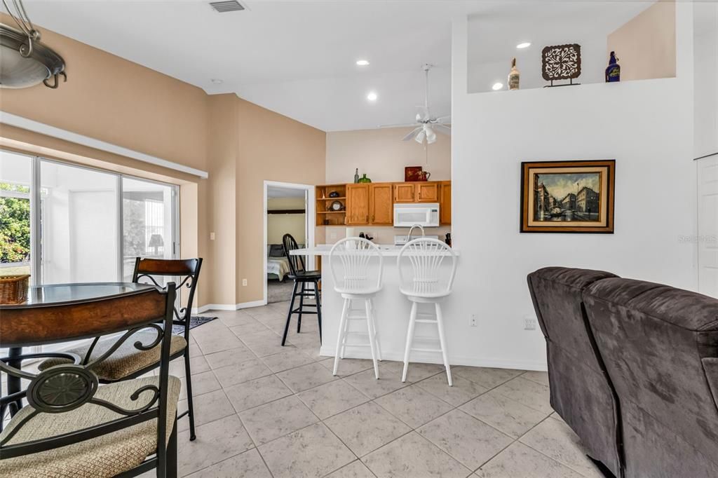 На продажу: $265,000 (2 спален, 2 ванн, 1449 Квадратных фут)