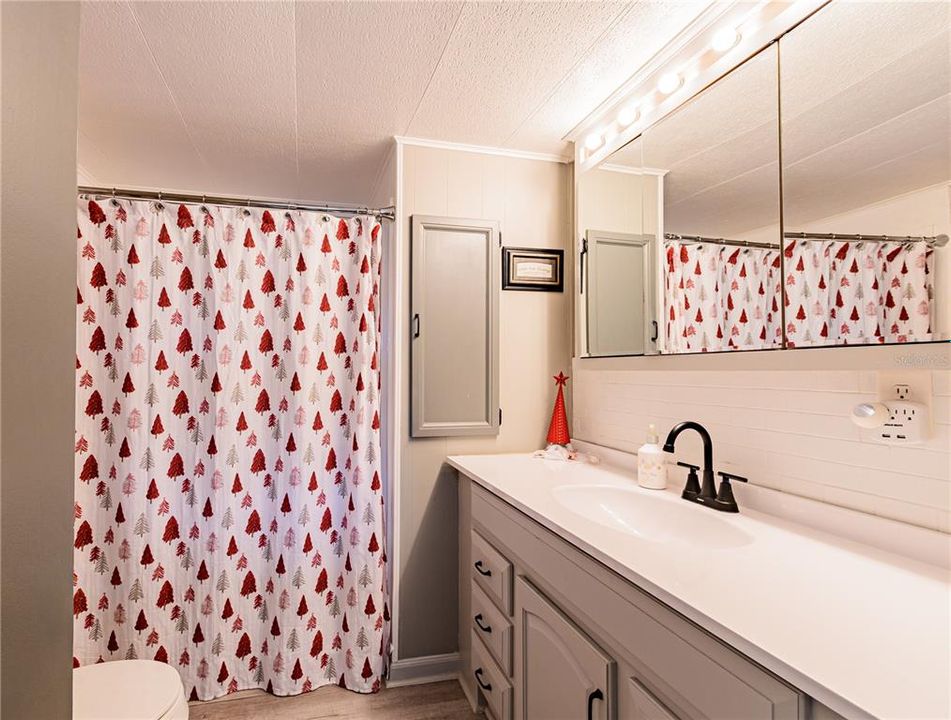 For Sale: $159,000 (2 beds, 2 baths, 1044 Square Feet)