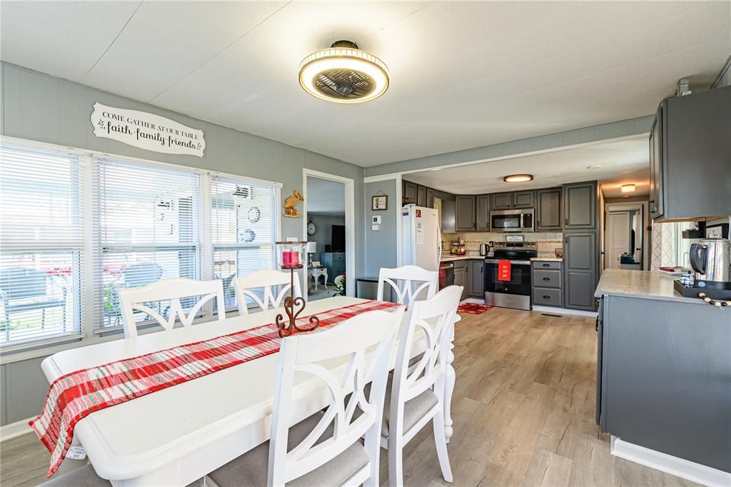 For Sale: $159,000 (2 beds, 2 baths, 1044 Square Feet)