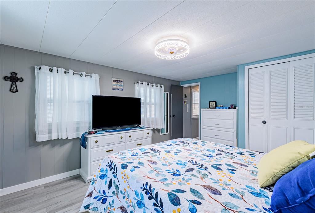 For Sale: $159,000 (2 beds, 2 baths, 1044 Square Feet)