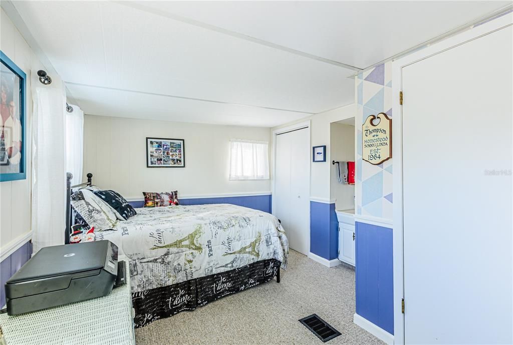 For Sale: $159,000 (2 beds, 2 baths, 1044 Square Feet)