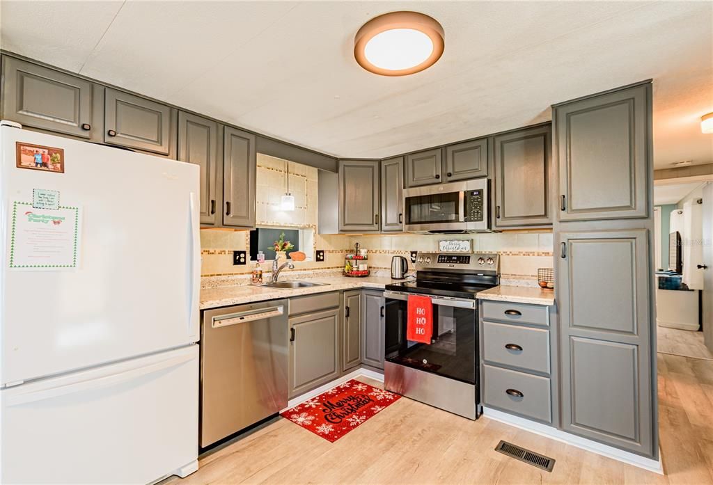 For Sale: $159,000 (2 beds, 2 baths, 1044 Square Feet)