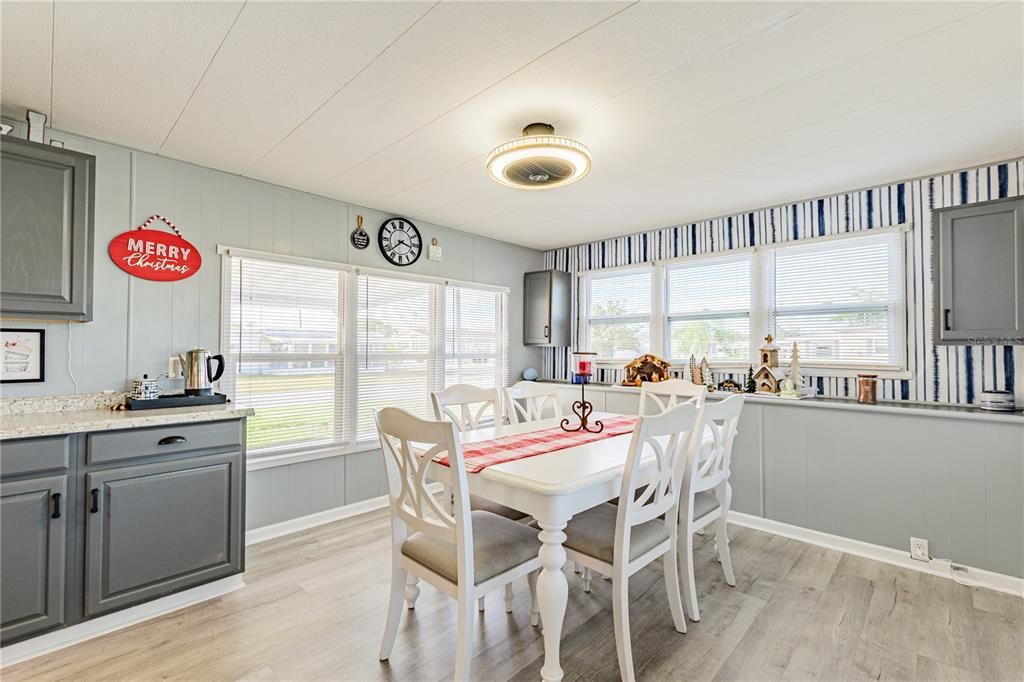 For Sale: $159,000 (2 beds, 2 baths, 1044 Square Feet)