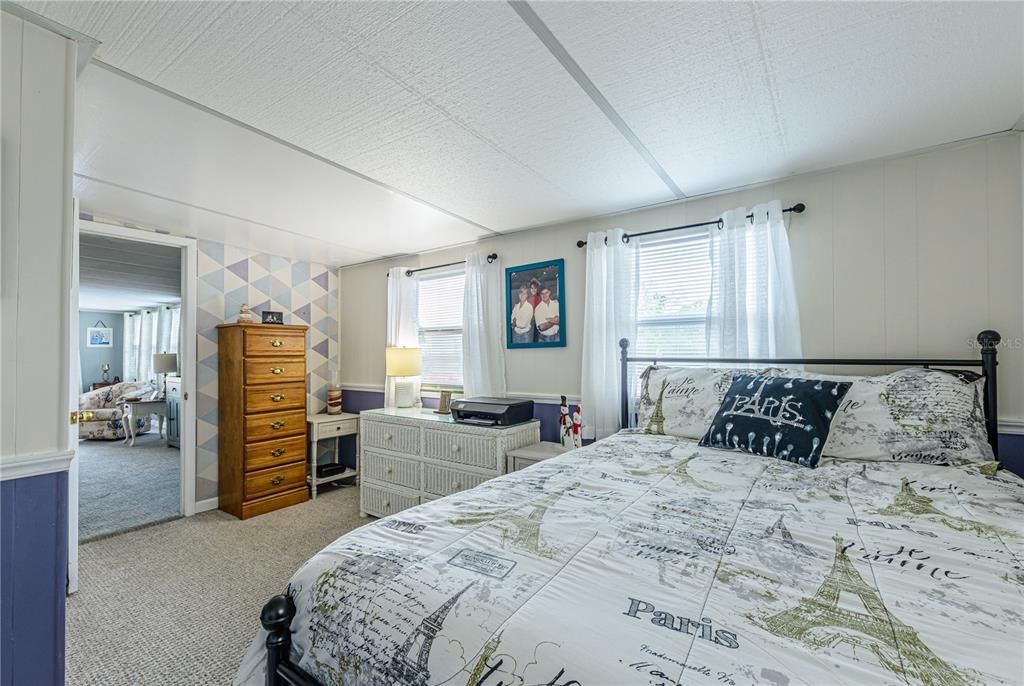 For Sale: $159,000 (2 beds, 2 baths, 1044 Square Feet)