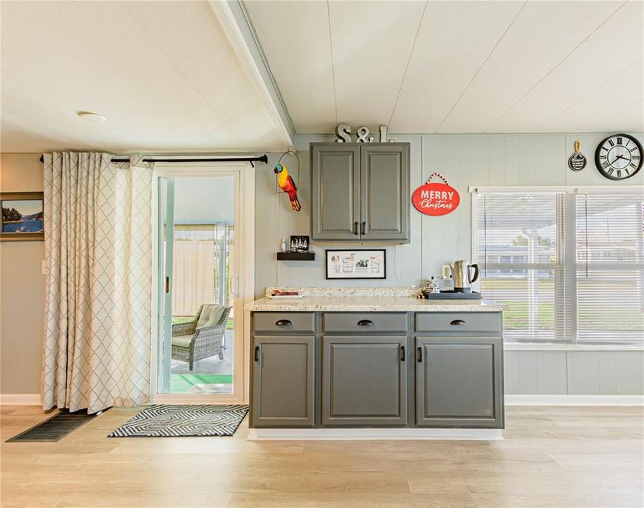 For Sale: $159,000 (2 beds, 2 baths, 1044 Square Feet)