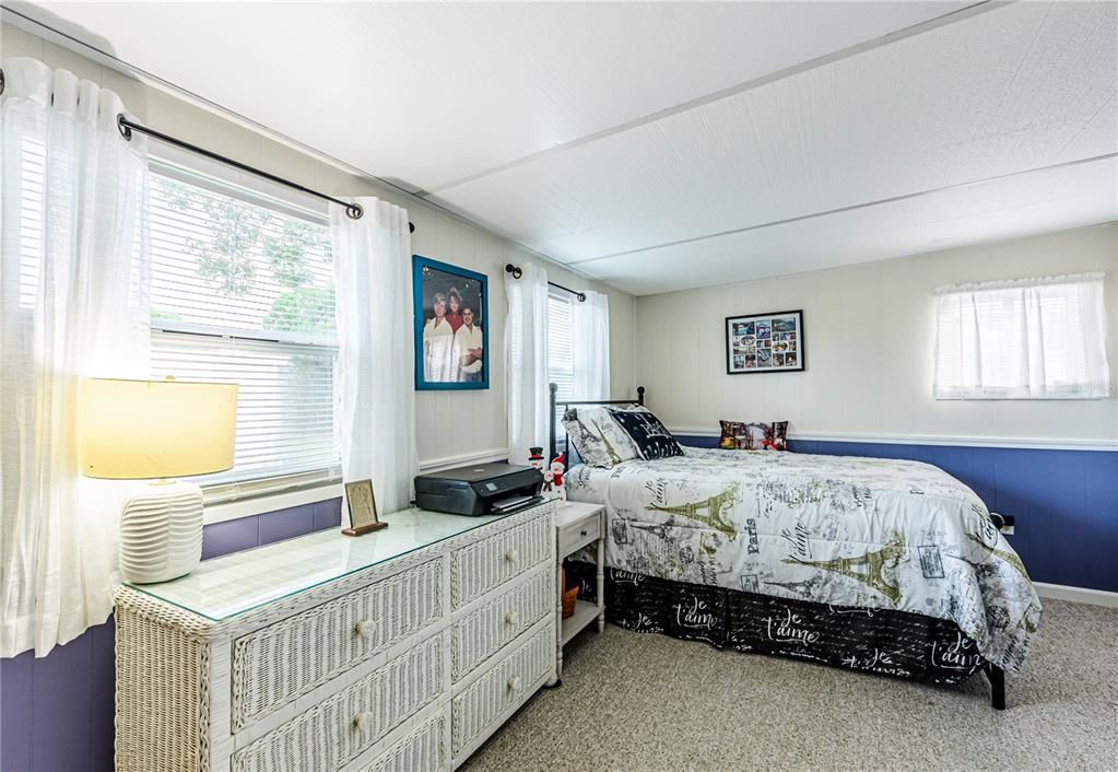 For Sale: $159,000 (2 beds, 2 baths, 1044 Square Feet)