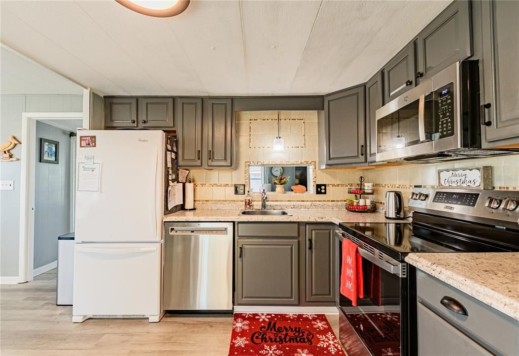 For Sale: $159,000 (2 beds, 2 baths, 1044 Square Feet)