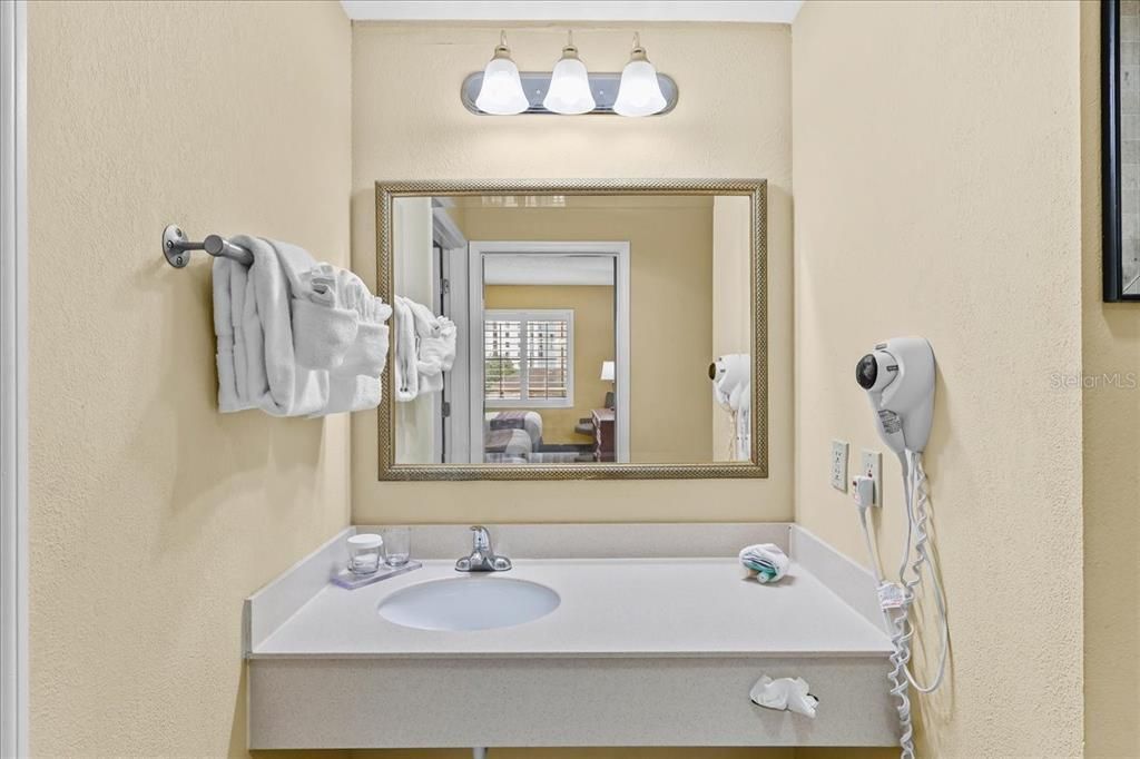 待售: $125,000 (1 贝兹, 1 浴室, 542 平方英尺)