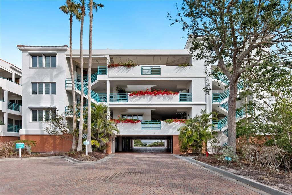 For Sale: $2,395,000 (3 beds, 2 baths, 2314 Square Feet)