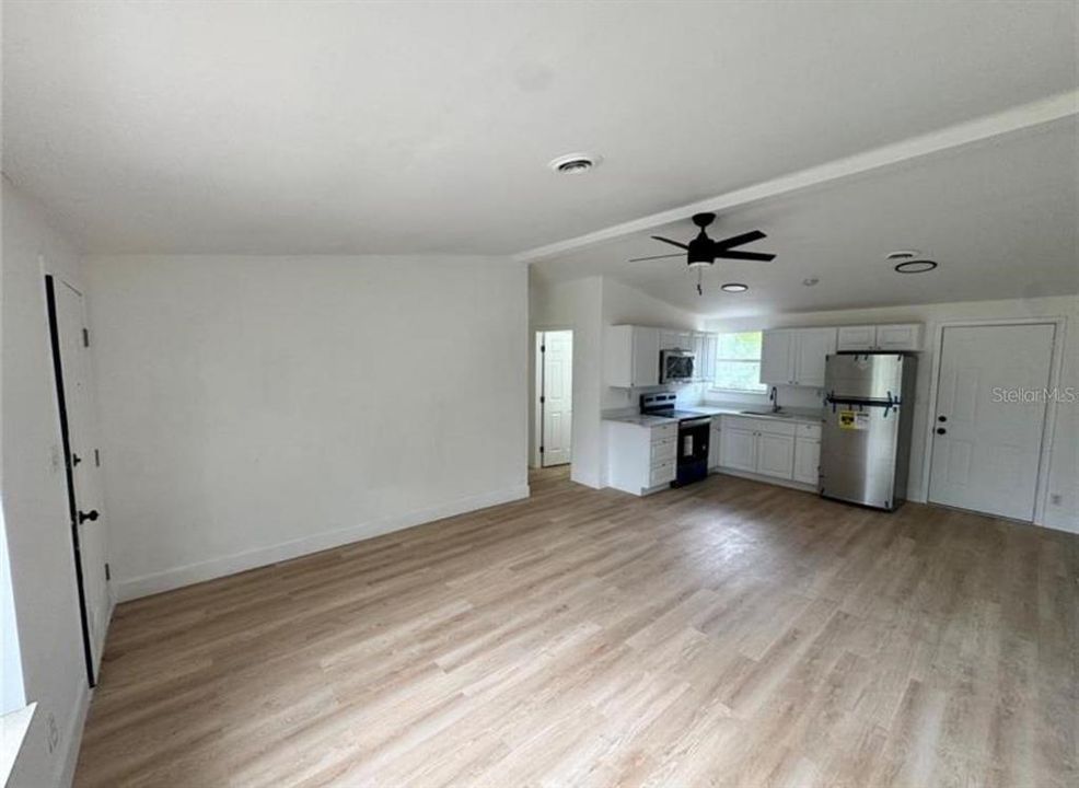 For Sale: $195,000 (3 beds, 2 baths, 912 Square Feet)