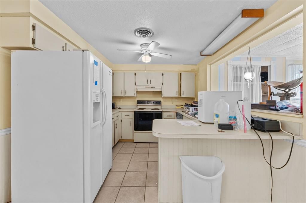 На продажу: $219,999 (2 спален, 2 ванн, 1072 Квадратных фут)