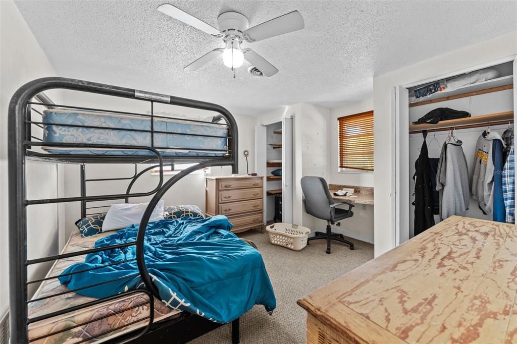 На продажу: $219,999 (2 спален, 2 ванн, 1072 Квадратных фут)