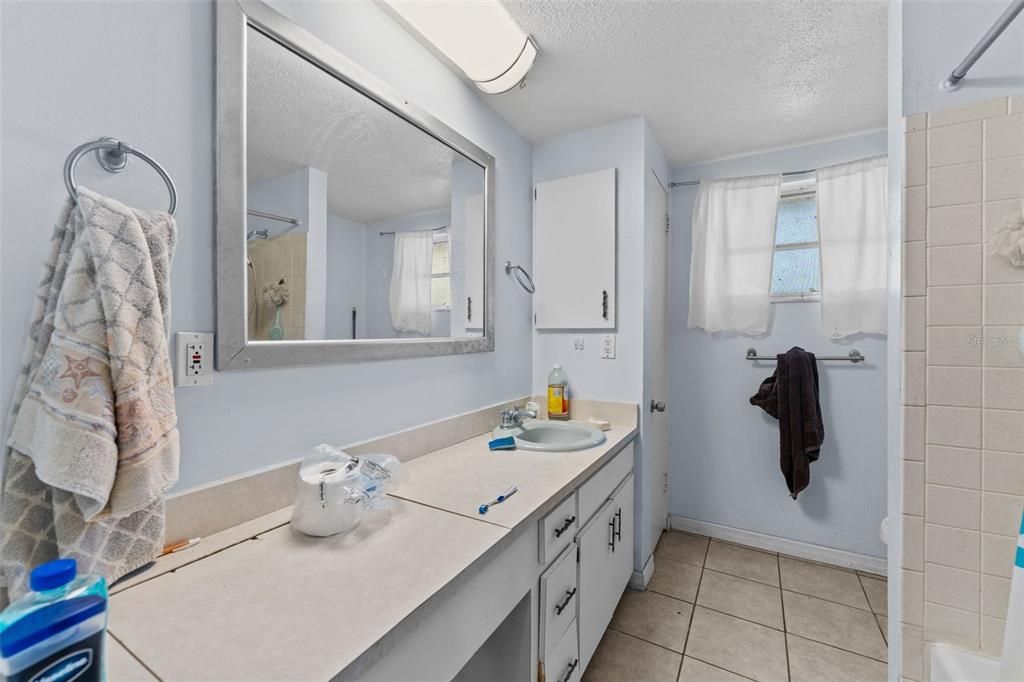 На продажу: $219,999 (2 спален, 2 ванн, 1072 Квадратных фут)