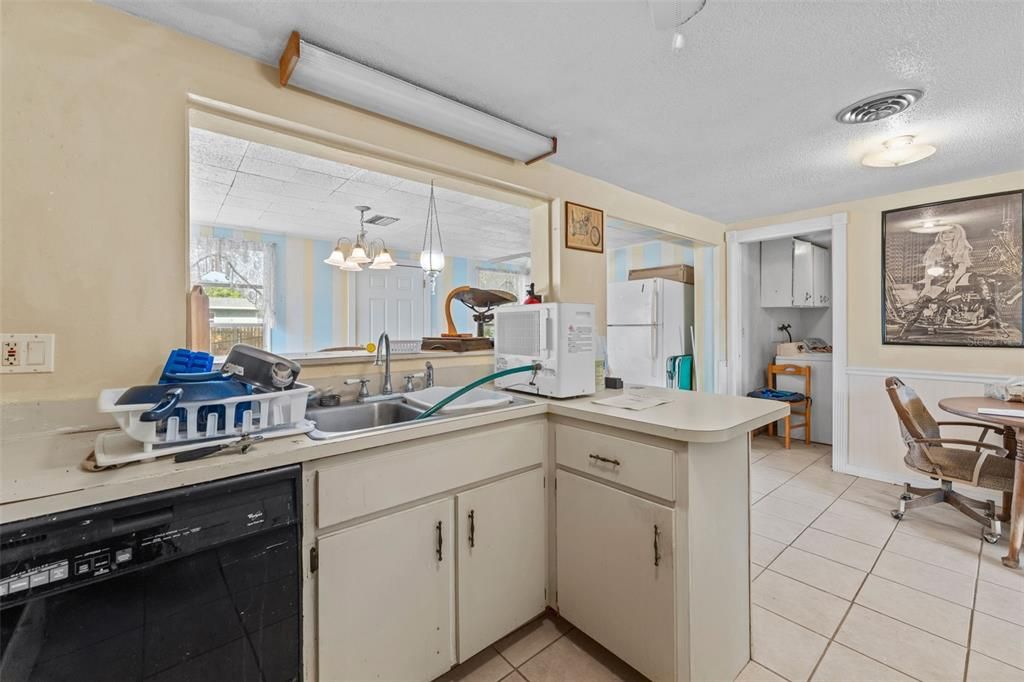 На продажу: $219,999 (2 спален, 2 ванн, 1072 Квадратных фут)