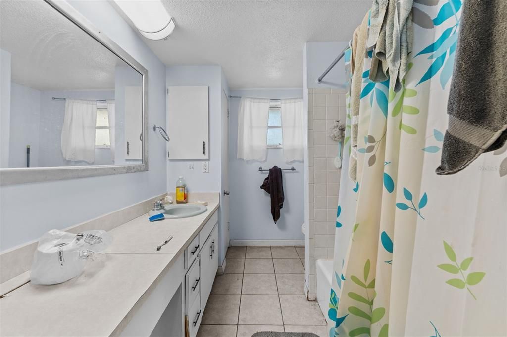 На продажу: $219,999 (2 спален, 2 ванн, 1072 Квадратных фут)