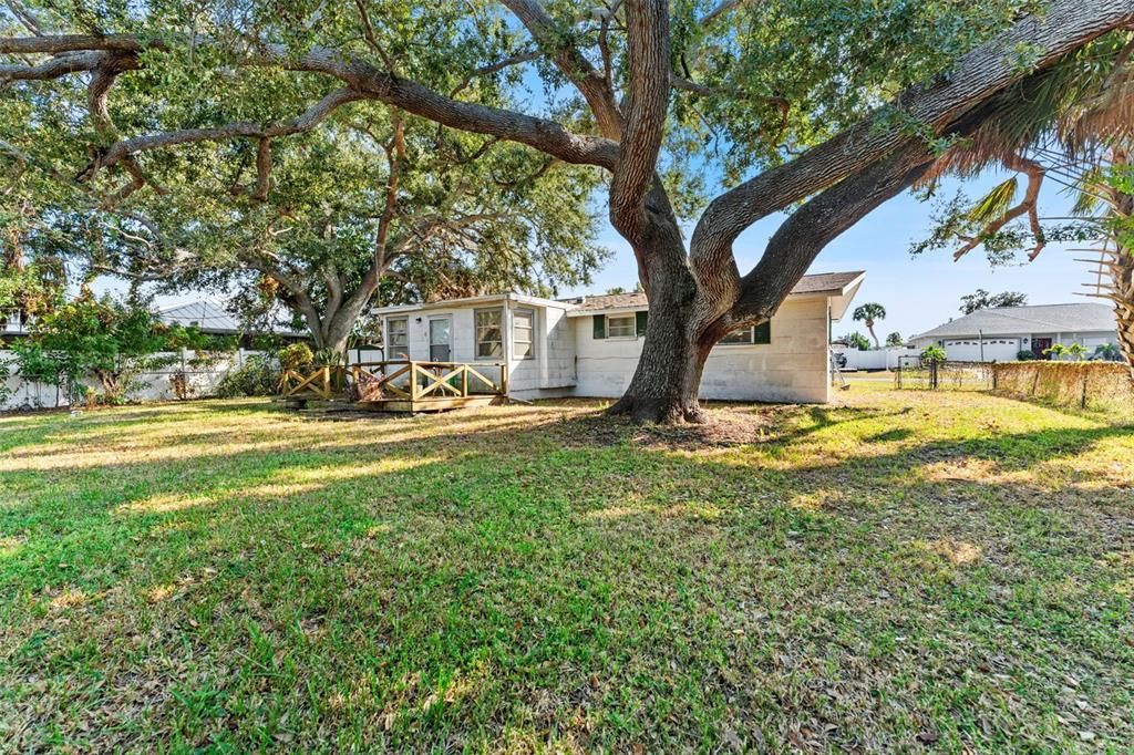 На продажу: $219,999 (2 спален, 2 ванн, 1072 Квадратных фут)