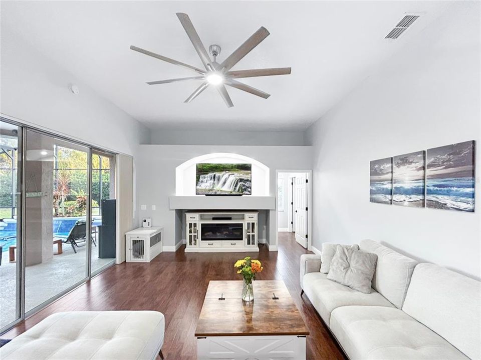 На продажу: $699,000 (5 спален, 3 ванн, 2822 Квадратных фут)