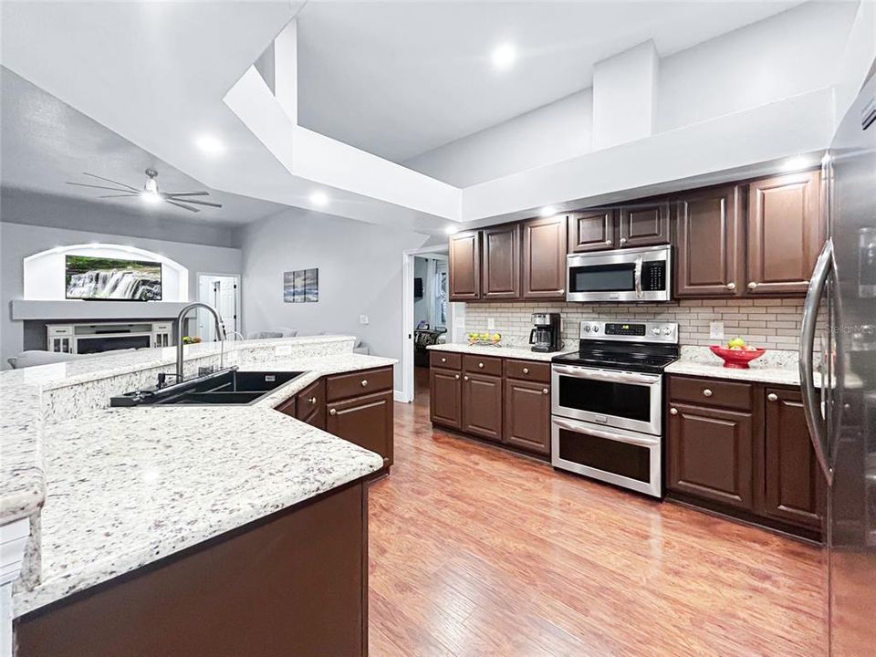 На продажу: $699,000 (5 спален, 3 ванн, 2822 Квадратных фут)