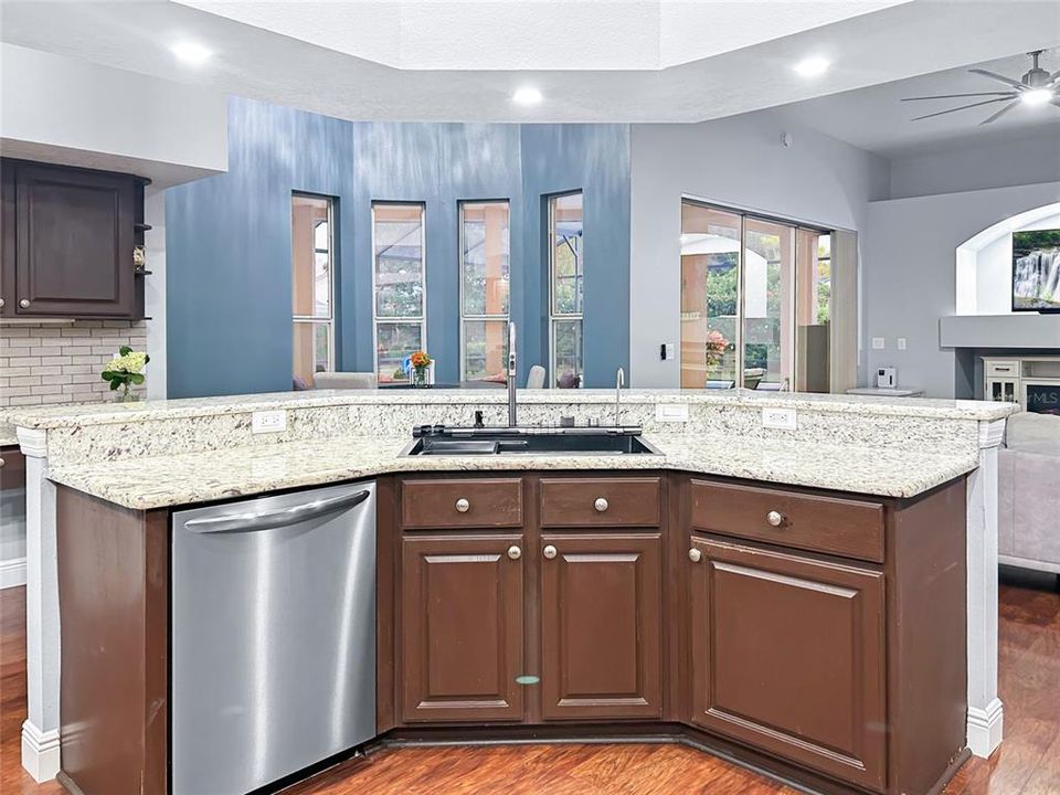 На продажу: $699,000 (5 спален, 3 ванн, 2822 Квадратных фут)