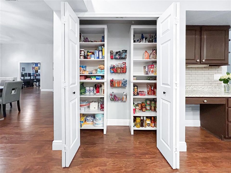 На продажу: $699,000 (5 спален, 3 ванн, 2822 Квадратных фут)