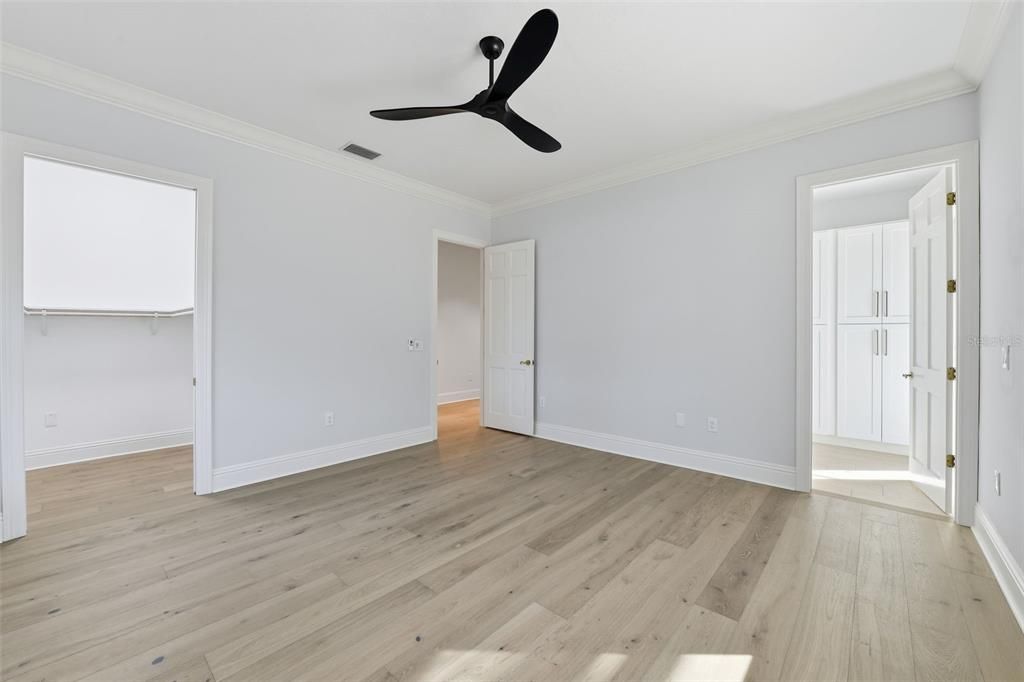 For Sale: $2,785,000 (5 beds, 6 baths, 7639 Square Feet)