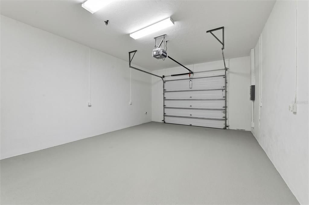 For Sale: $2,785,000 (5 beds, 6 baths, 7639 Square Feet)