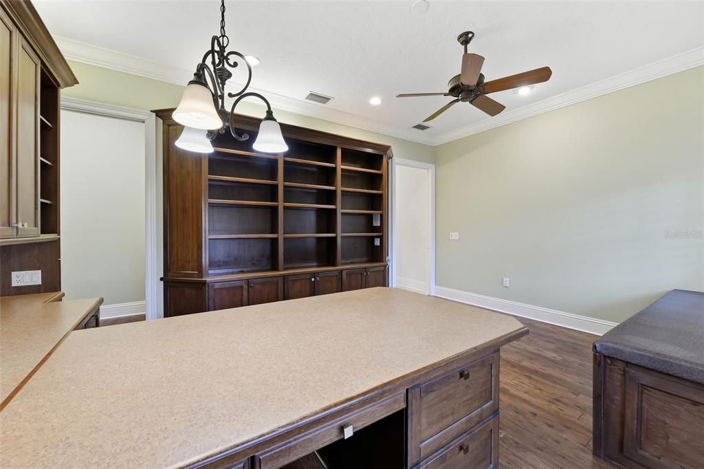 For Sale: $2,785,000 (5 beds, 6 baths, 7639 Square Feet)