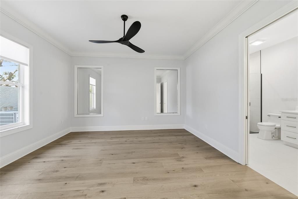 For Sale: $2,785,000 (5 beds, 6 baths, 7639 Square Feet)