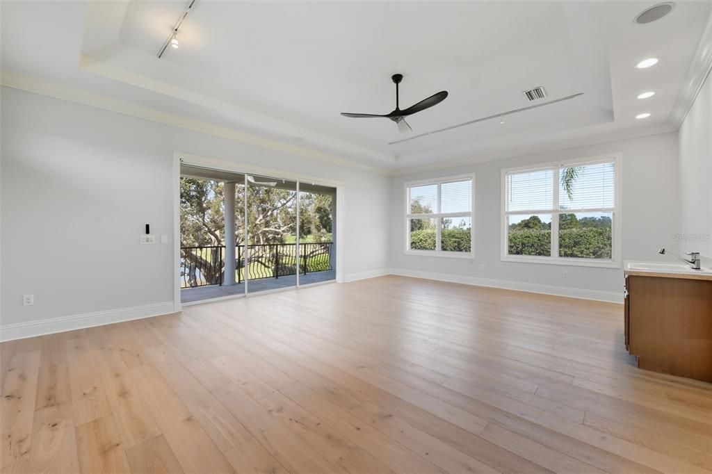 For Sale: $2,785,000 (5 beds, 6 baths, 7639 Square Feet)